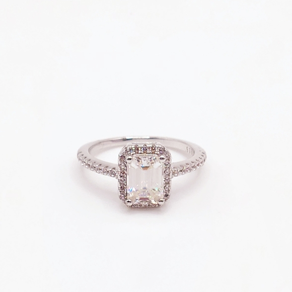 1 carat emerald shaped moissanite halo band - Picture 1 of 10